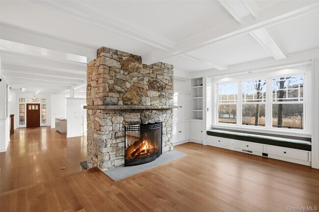 Building Photo - 16 Old Post Rd