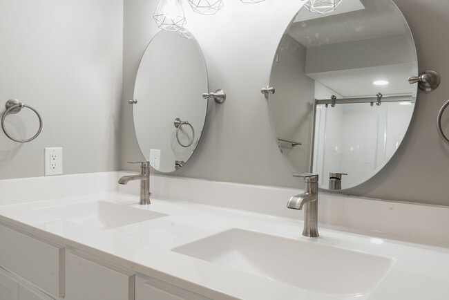 Building Photo - 7337 Collister Rd