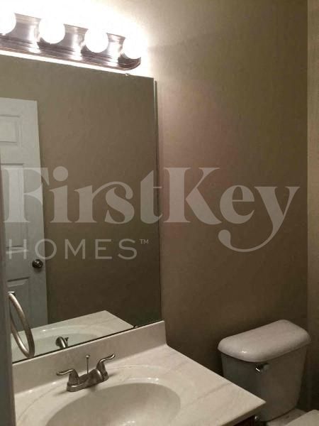 Building Photo - 8218 Melrose Ln