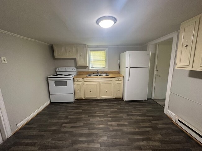 Building Photo - 2 Story House Under $800