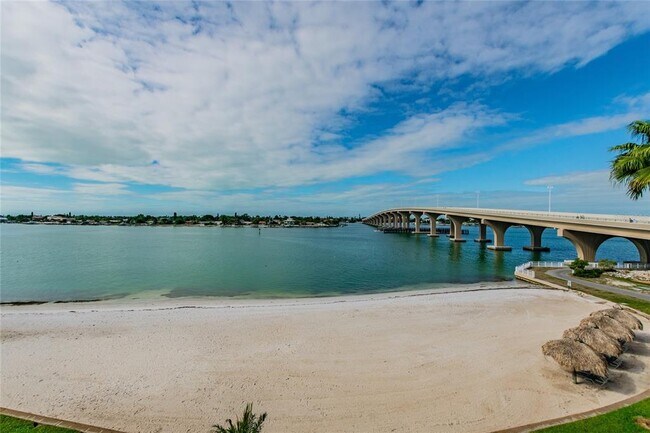 Building Photo - 6073 Bahia Del Mar Blvd S