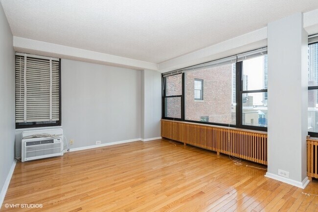 Building Photo - 1540 N State Pkwy