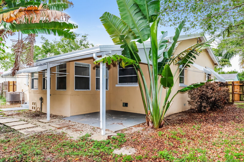 Building Photo - 195 E 28th St