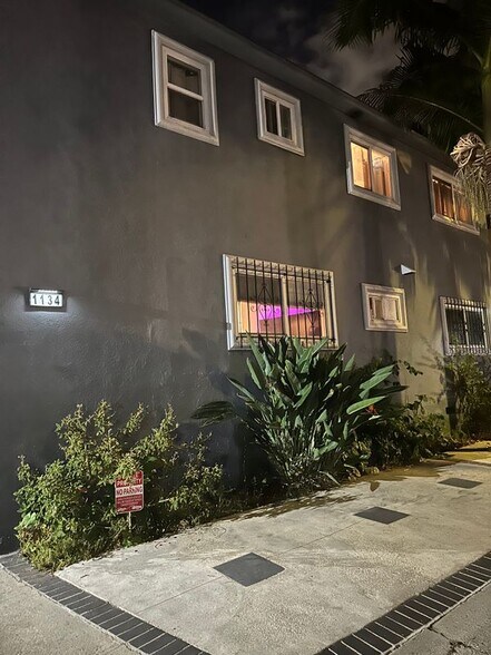 Building Photo - 1134 S Fairfax Ave