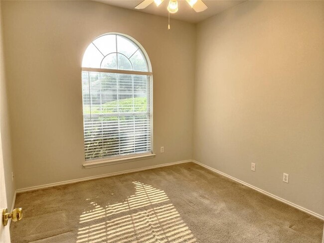 Building Photo - 2600 Willow Way