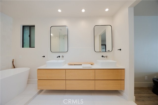 Building Photo - 11049 Blix St