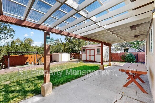Building Photo - 2702 Avenida Del Sol
