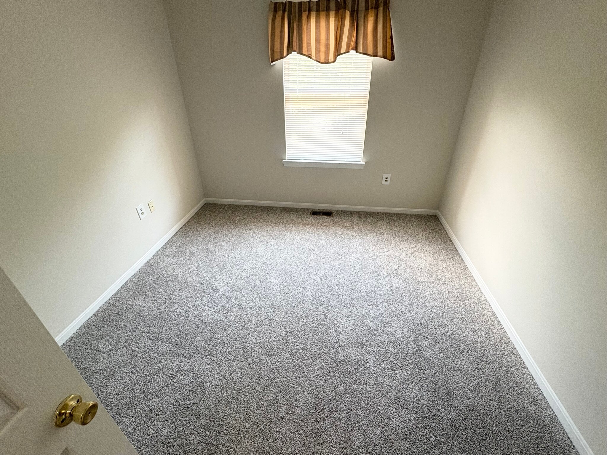 Building Photo - 2510 Smoketree Ln