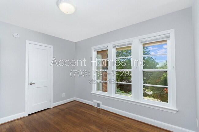 Building Photo - 813 31st St S