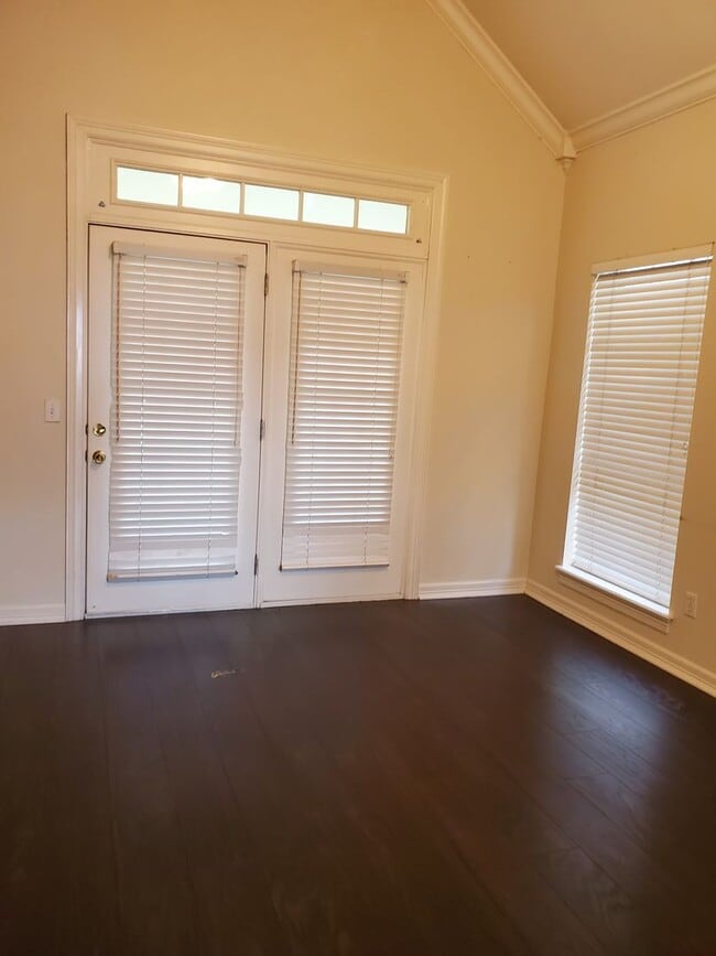Building Photo - 3635 Green Acres Dr