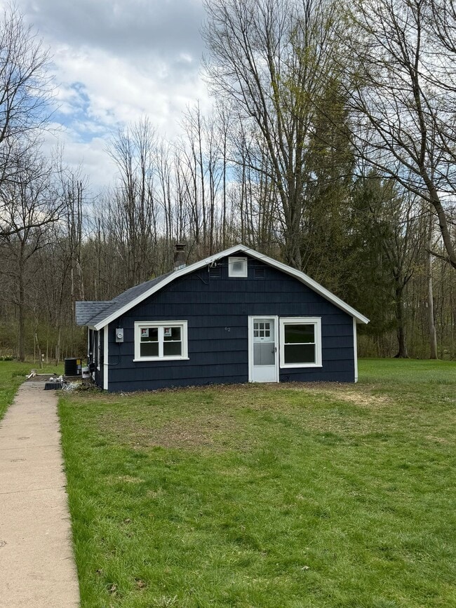 Building Photo - 62 Chestnut St