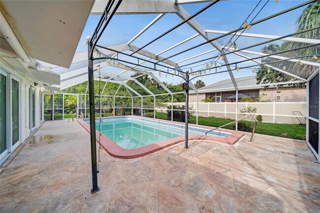 Building Photo - 3307 Pinetree St