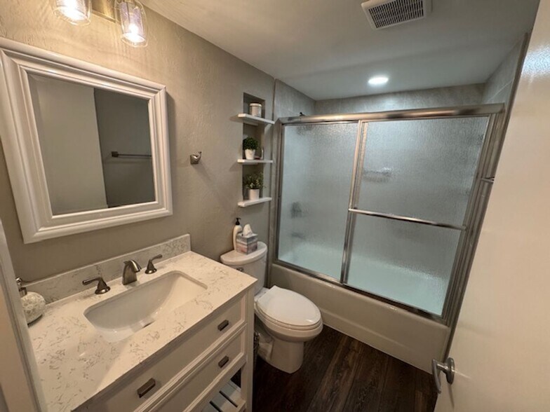 Building Photo - Flagship Village Condo in The Landings Yacht Golf & Tennis Club