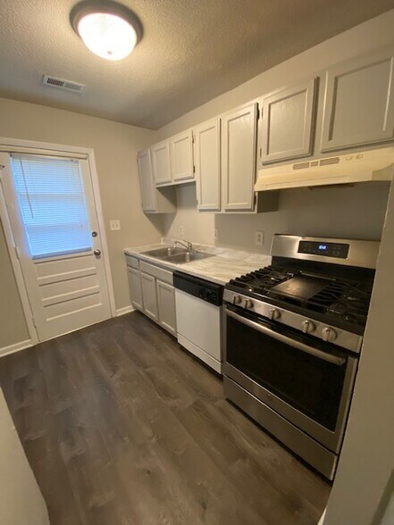 Building Photo - 3909 Overland Hts