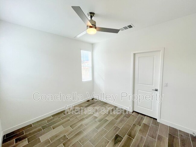 Building Photo - 41168 Emory Ln