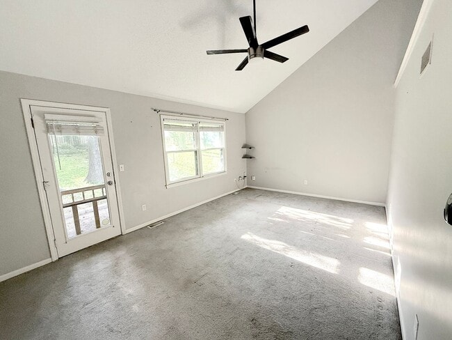 Building Photo - Nice Split Level in North Kansas City