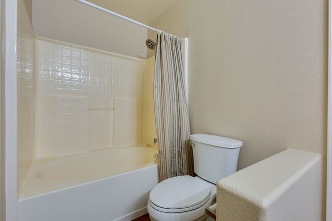 Building Photo - Single story 3 bedroom home in a lovely NW community