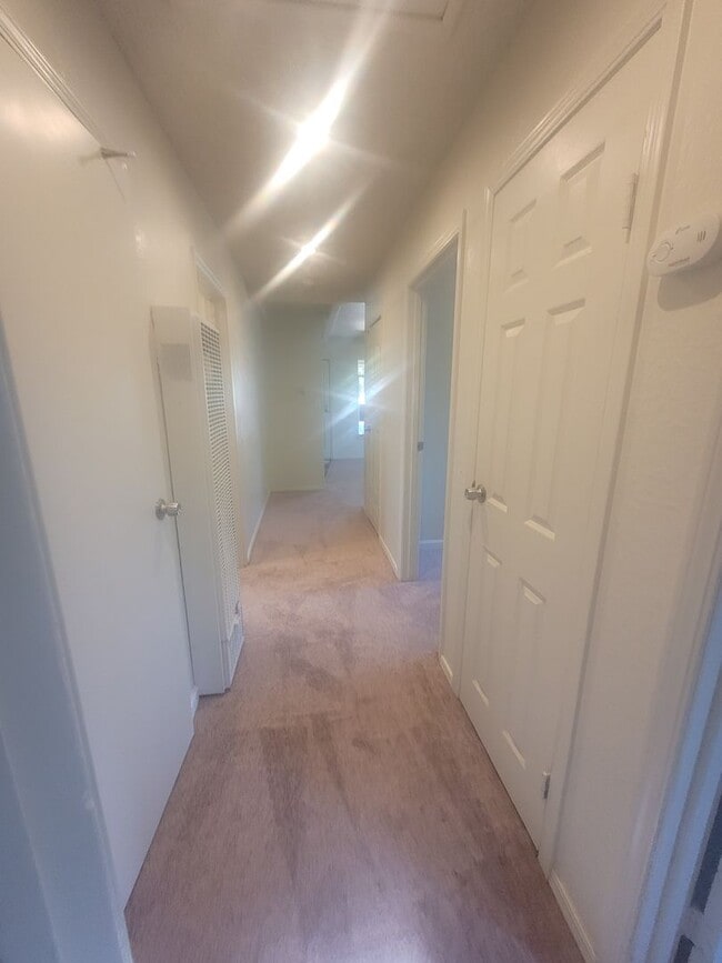 Building Photo - Charming cottage on large corner lot
