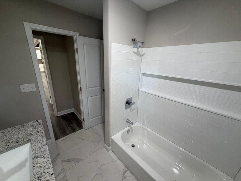 Building Photo - Room in House on Heritage Hills Cir