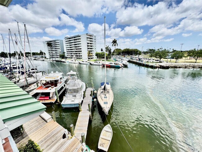 Building Photo - 2415 NW 16th St Rd