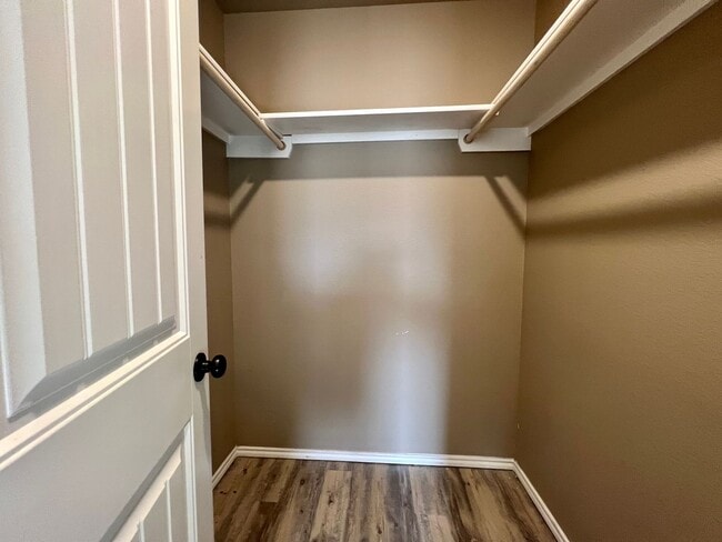 Building Photo - Charming 3 Bedroom Home