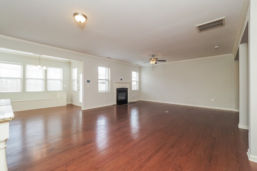 Building Photo - 101 Outwater Ridge Dr