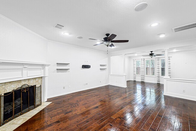 Building Photo - 902 Fairgate Dr