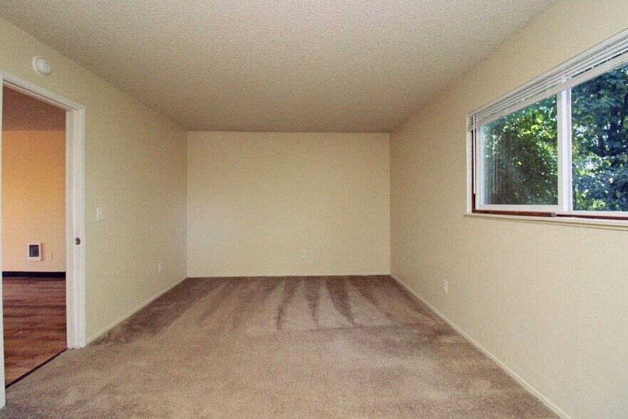 Building Photo - 5704 SW Beaverton Hillsdale Hwy