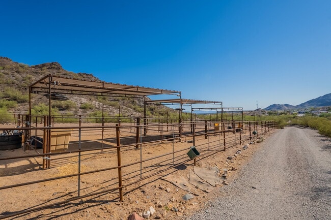 Building Photo - 1902 E Cortez St