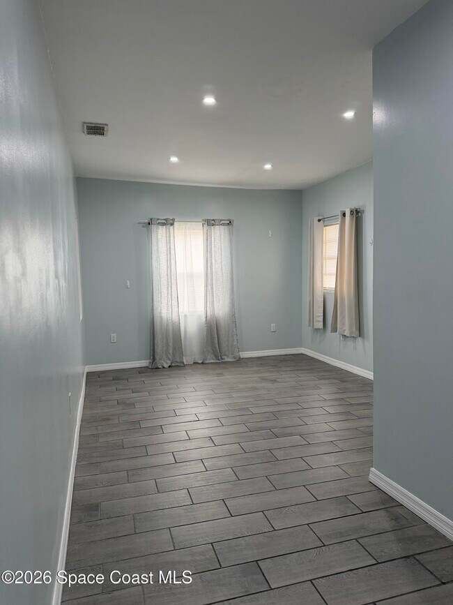 Building Photo - 1717 La Marche Dr