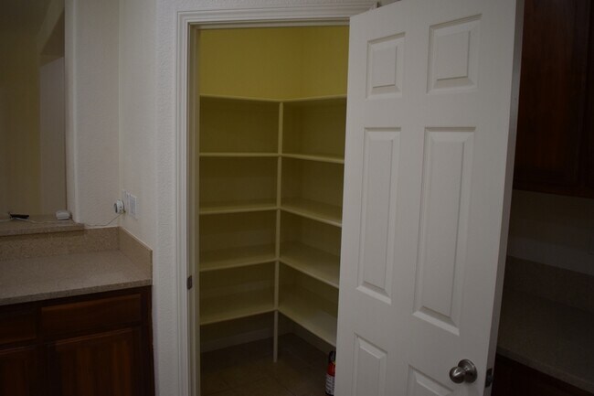 Building Photo - 2261 Pillsbury Rd
