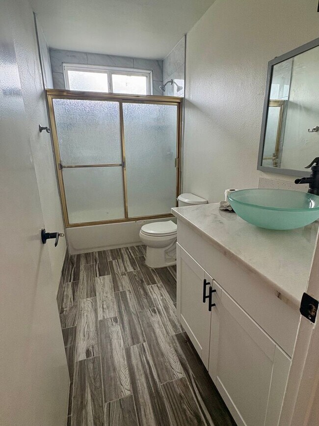 Building Photo - 1951 N Ventura Rd