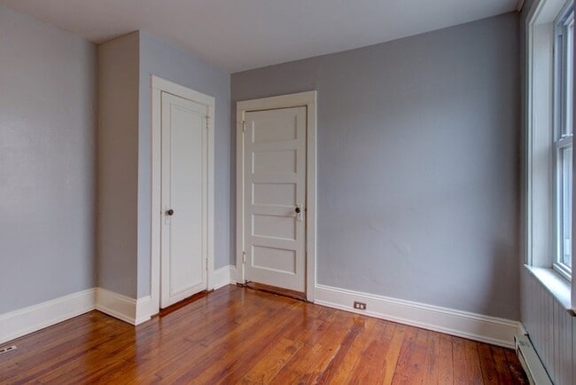 Building Photo - 593 N Plum St