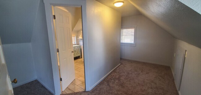 Building Photo - Charming 4-bedroom in Golden