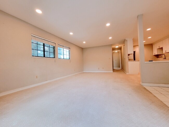 Building Photo - 3076 Fostoria Cir