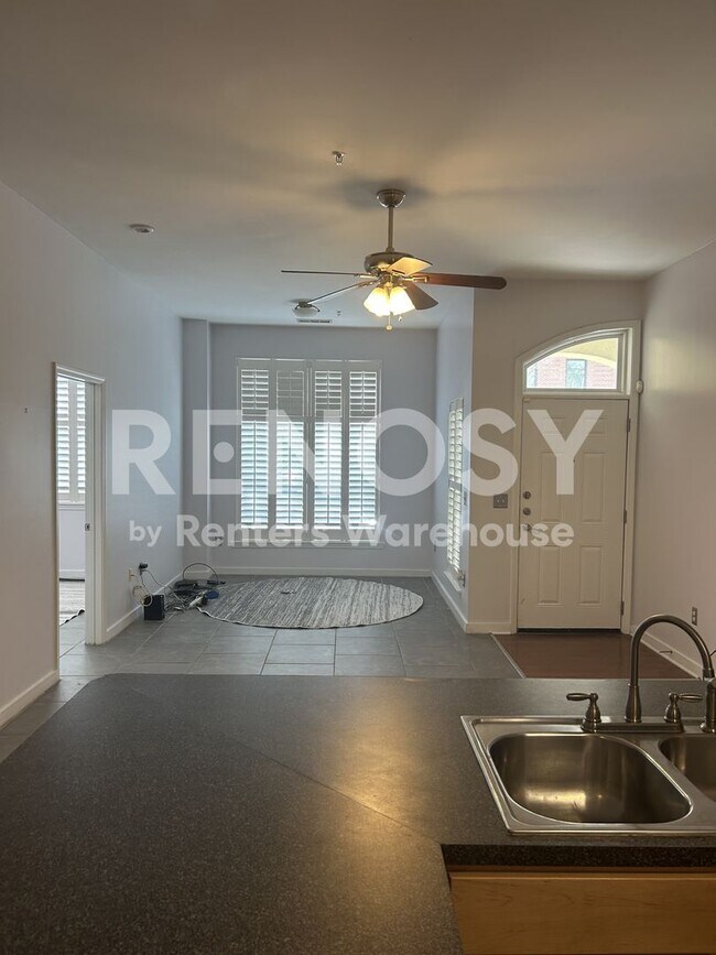 Building Photo - Perfectly located 2-bedroom 2 bath Condo