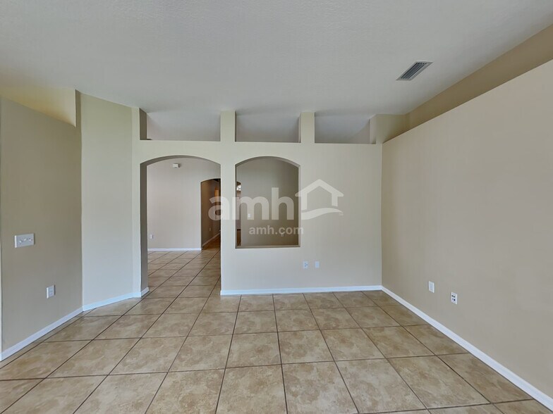 Building Photo - 15505 Martinmeadow Dr