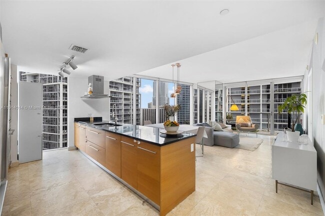 Building Photo - 495 Brickell Ave