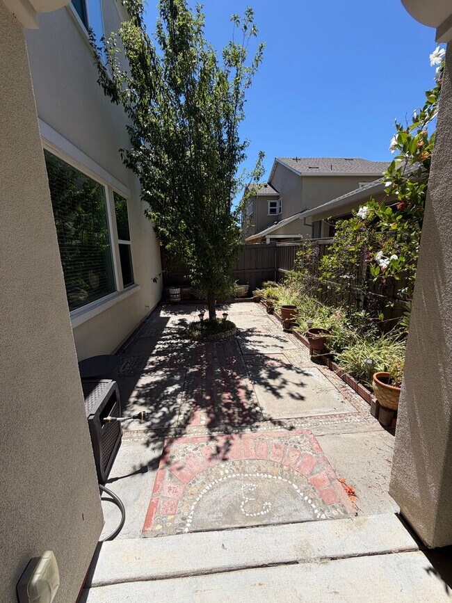 Building Photo - 3 bedroom | 2.5 bathroom | McKinley Village Single Family Home