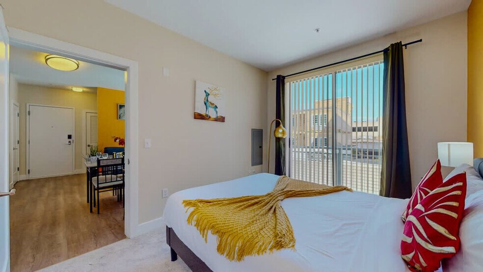 Building Photo - 545 Bedford St