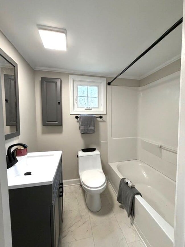 Building Photo - ~~~ What a gem!!- 2 Bedroom Home w/Great features!~~~