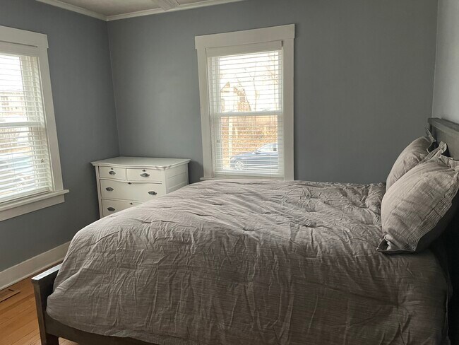 Building Photo - 818 S 37th Ave