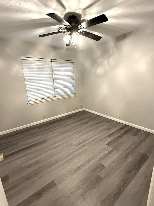 Building Photo - Updated 3 bedroom Near SWOSU $1.200/month