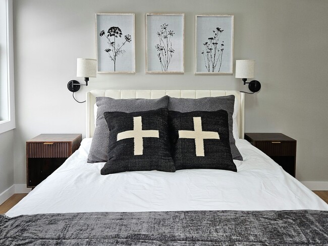 Building Photo - 1487 5th Ave