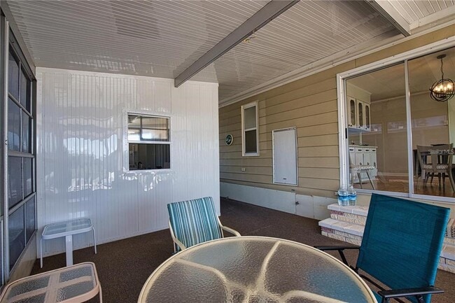 Building Photo - 402 Chiquita