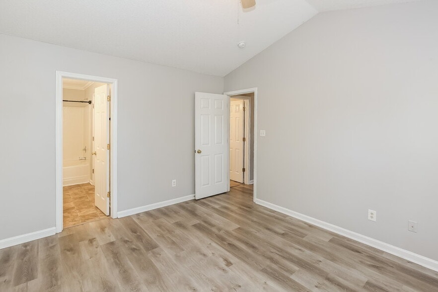 Building Photo - 2954 Hawick Commons Dr