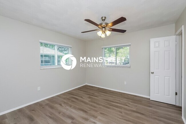 Building Photo - 4 Bedroom Pet-Friendly Home in LARGO, FL with Main Street Renewal