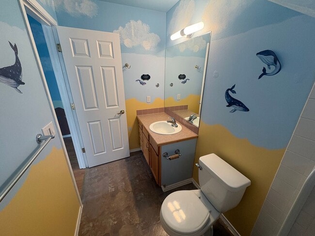 Building Photo - Bright, Spacious Townhome with Stylish Upgrades in Pinehurst/Roosevelt
