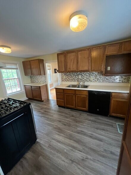 Kitchen - 104 Main St