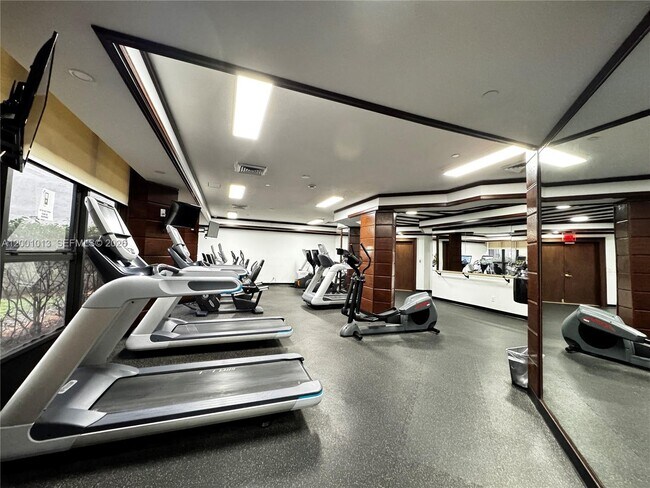 Building Photo - 18151 NE 31st Ct